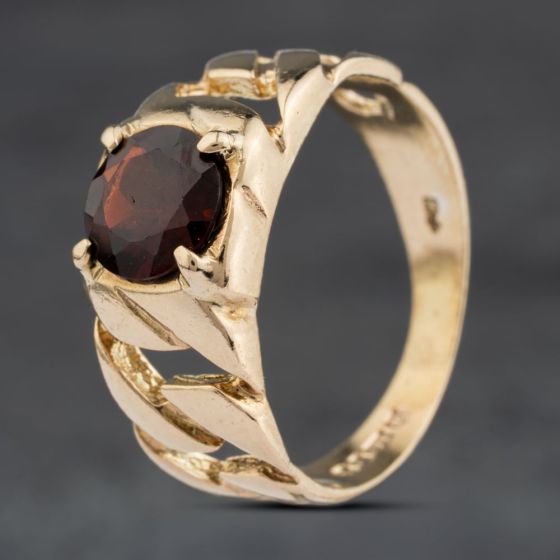 Second Hand 9ct Yellow Gold Garnet Chain Link Shoulders Signet Ring 41342296
