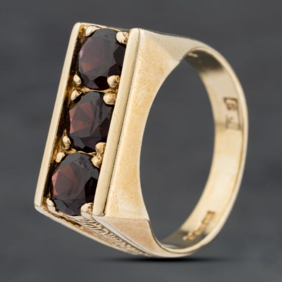 Second Hand 9ct Yellow Gold Garnet Three Stone Signet Ring 41342302