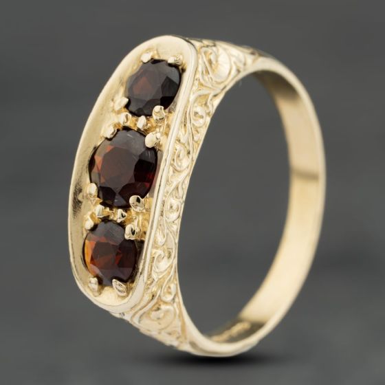 Second Hand 9ct Yellow Gold Garnet Three Stone Ring 41342303