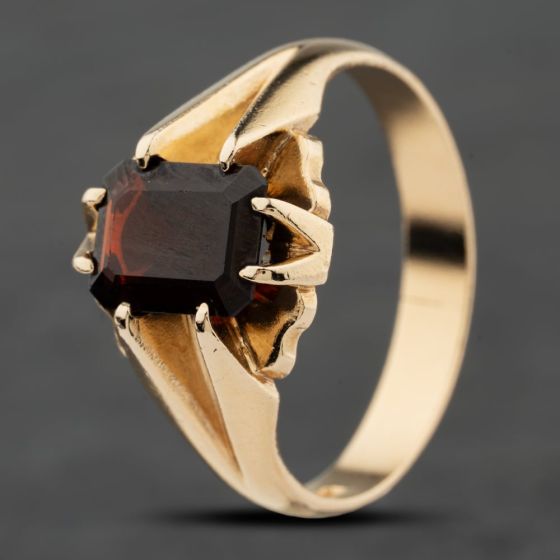 Second Hand Vintage 9ct Yellow Gold Garnet Oblong Signet Ring 41342329