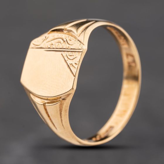 Second Hand 9ct Yellow Gold Part Engraved Signet Ring 41342406