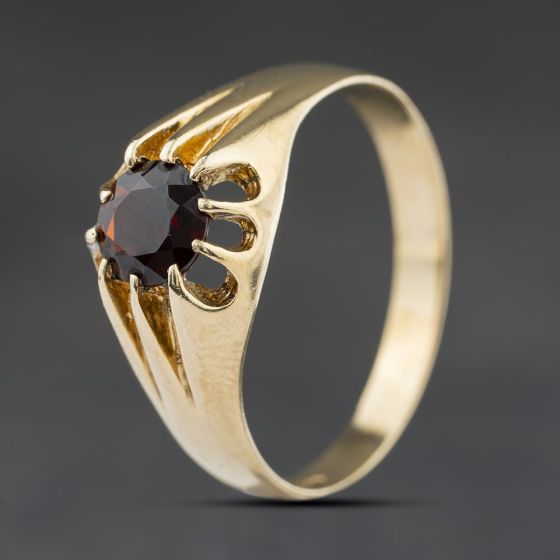 Second Hand 9ct Yellow Gold Garnet Single Stone Signet Ring 41342515