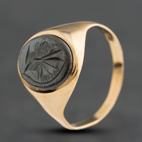 Second Hand 9ct Yellow Gold Hematite Oval Signet Ring 41342632