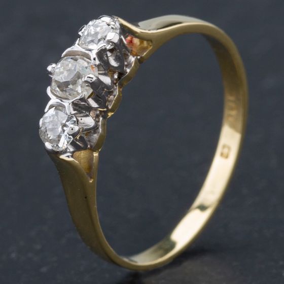 Second Hand 18ct Yellow Gold Vintage Old Cut Three Stone Diamond Ring 4138082