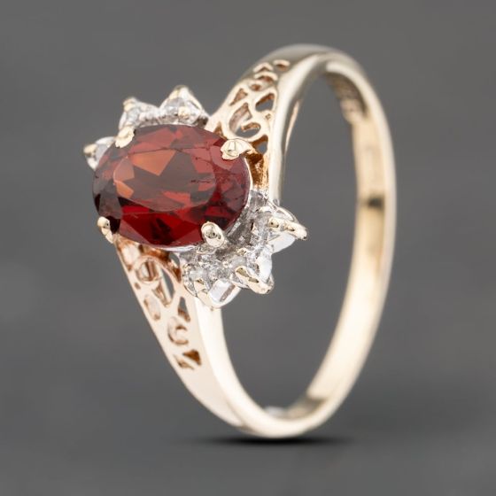 Second Hand 9ct Yellow Gold Garnet & Diamond Dress Ring 41382550