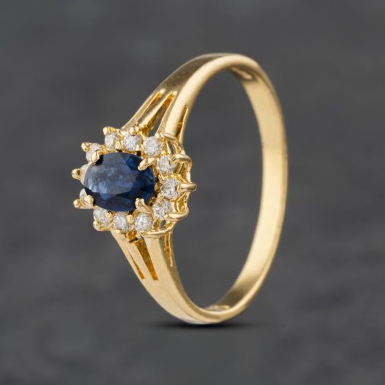 Second Hand 18ct Yellow Gold Sapphire & Brilliant Cut Diamond Split Shoulders Oval Cluster Ring 41382623