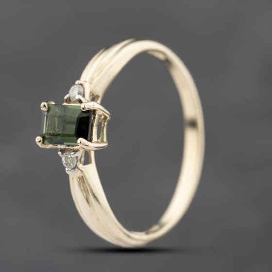 Second Hand 9ct Yellow Gold 0.50ct Green Garnet & 0.04ct Brilliant Cut Diamond Three Stone Ring 41383796
