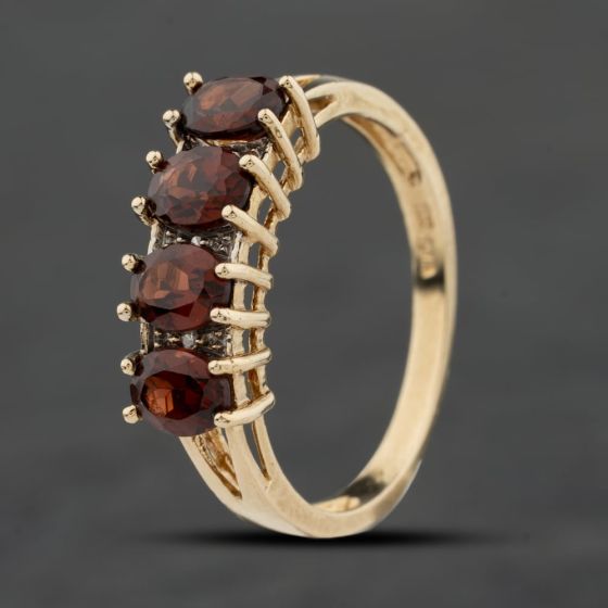 Second Hand 9ct Yellow Gold Garnet & 0.01ct Diamond Dress Ring 41384005