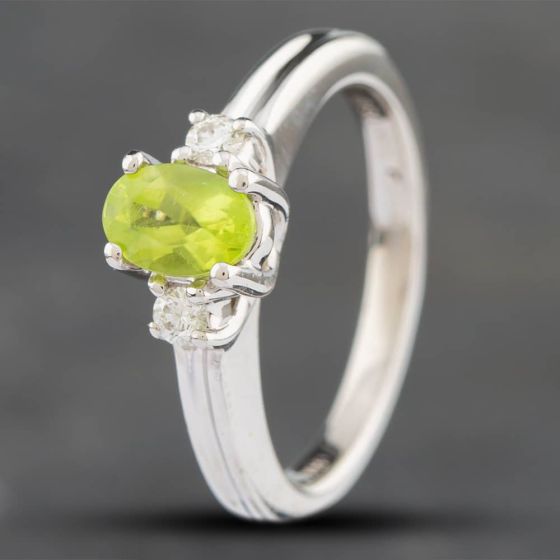 Second Hand 18ct White Gold Peridot Three Stone Ring 41481179