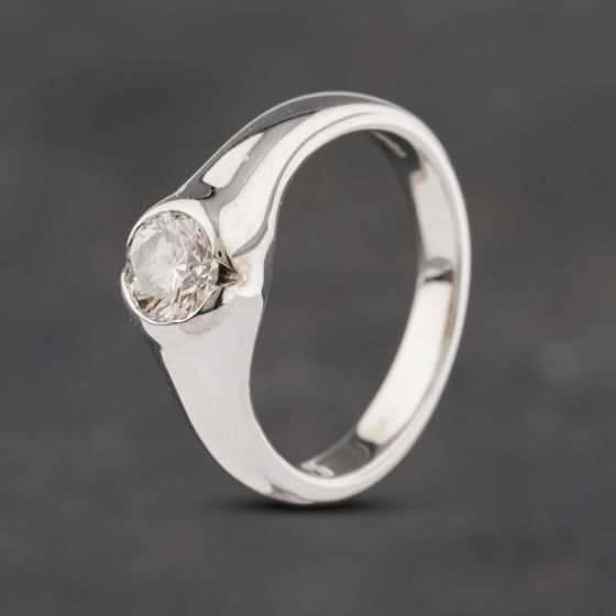 Second Hand 18ct White Gold Brilliant Cut Diamond Rubover Set Solitaire Ring 41481526