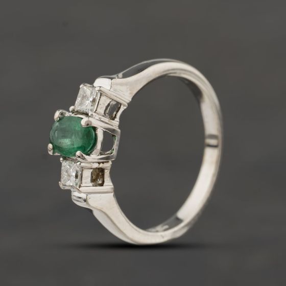 Second Hand 18ct White Gold Emerald & 0.20ct Princess Cut Diamond Oval Three Stone Ring 41482245