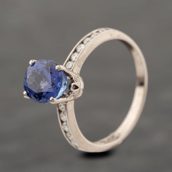 Second Hand 18ct White Gold Tanzanite & 0.25ct Diamond Shoulders High Set Dress Ring 41482450
