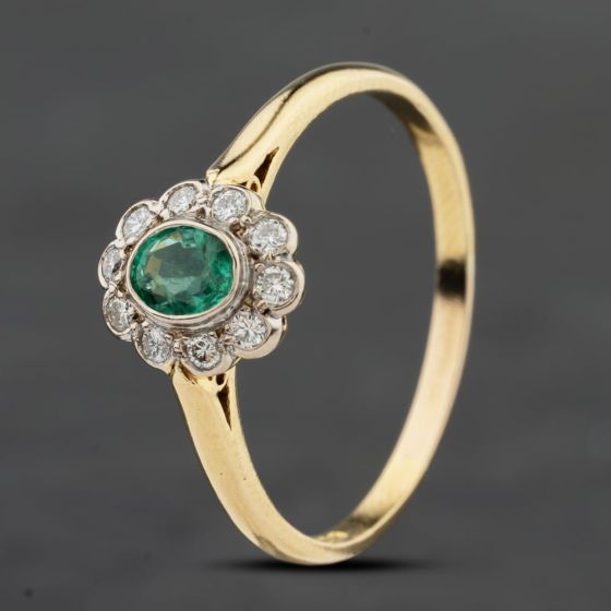 Second Hand 9ct Yellow Gold Emerald & 0.20ct Brilliant Cut Diamond Oval Cluster Ring 41482515