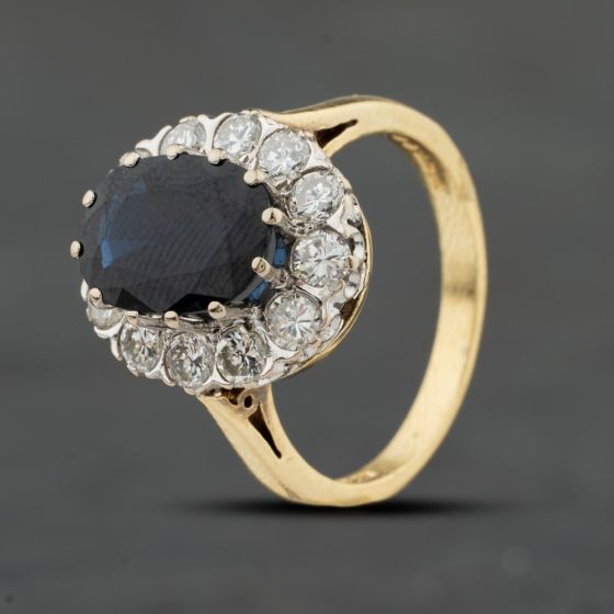 Second Hand 18ct Yellow Gold 0.84ct Sapphire & 0.84ct Brilliant Cut Diamond Oval Cluster Ring 41482519