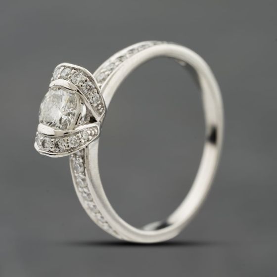 Second Hand Platinum 0.80ct Brilliant Cut Diamond Shoulder Set Solitaire Ring 41482642