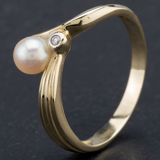 Second Hand 14ct Yellow Gold Brilliant Cut Rubover Diamond and Cultured Pearl Half Wishbone Ring 4167341