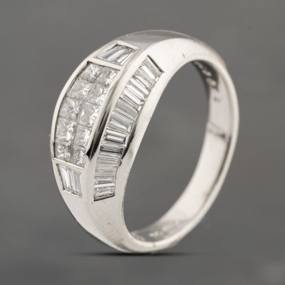 Second Hand Platinum 1.25ct Diamond Graduated Band Ring 43121295