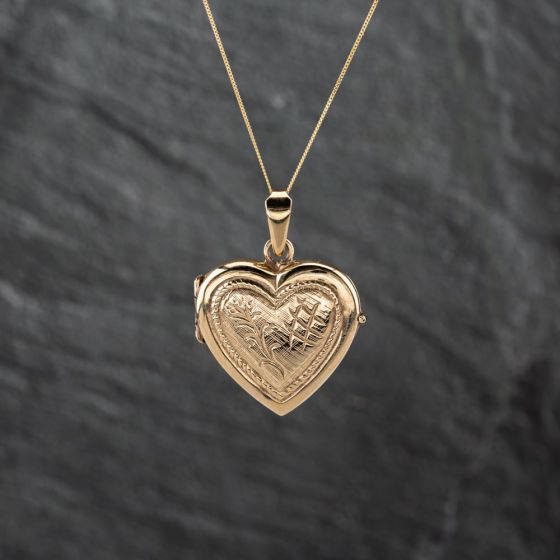 Second Hand 9ct Yellow Gold Heart Engraved Locket Pendant & 18 Inch Curb Chain 43141301