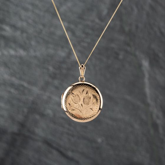 Second Hand 9ct Yellow Gold Round Engraved Locket Pendant & 18 Inch Curb Chain 43141302