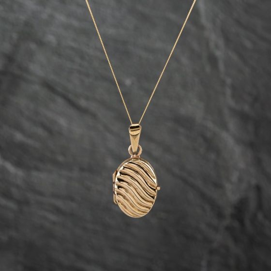 Second Hand 9ct Yellow Gold Oval Patterned Locket Pendant & 18 Inch Curb Chain 43141303