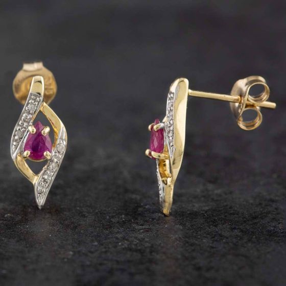 Second Hand 9ct Yellow Gold 0.14ct Ruby & 0.15ct Brilliant Cut Diamond Stud Earrings 43170061