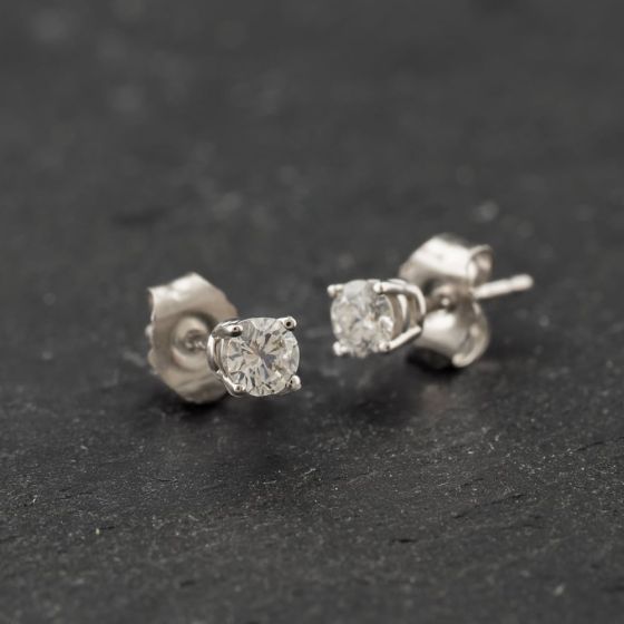 Second Hand 9ct White Gold 0.25ct Brilliant Cut Diamond Stud Earrings 43171488