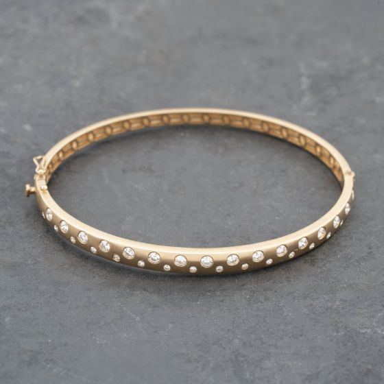 Second Hand 14ct Yellow Gold 1.04ct Brilliant Cut Diamond Frosted Graduated Medium Hinged Bangle 43211014
