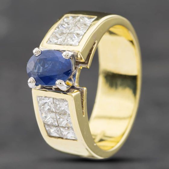 Second Hand 14ct Yellow Gold Oval Cut Sapphire & 1.20ct Princess Cut Diamond Dress Ring 43361103