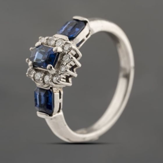 Second Hand Platinum 1.26ct Sapphire & 0.17ct Brilliant Cut Diamond Oval Cluster Ring 43361183