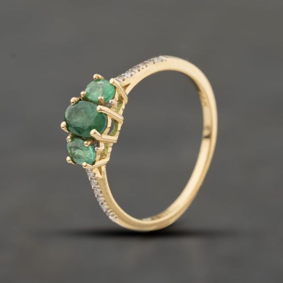 Second Hand 14ct Yellow Gold 0.60ct Emerald & 0.10ct Brilliant Cut Diamond Three Stone Ring 43371084