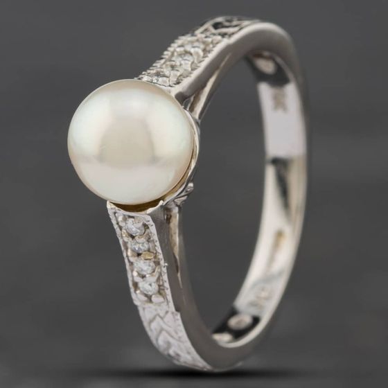 Second Hand 14ct White Gold Cultured Pearl & Brilliant Cut Diamond Dress Ring 43441000