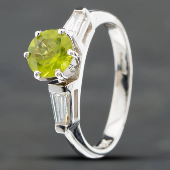 Second Hand 14ct Yellow Gold 1.03ct Peridot & Baguette Cut Diamond Shoulder Set Solitaire Ring 43541000