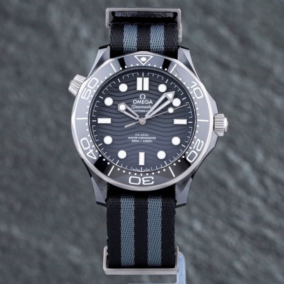 Second Hand OMEGA Mens Seamaster Black Nato Strap Watch 21092442001002