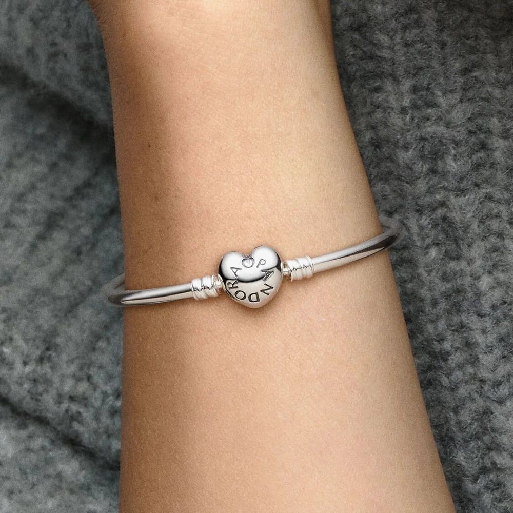 PANDORA 596268 Moments Silver Heart Clasp Bangle - thbaker.co.uk