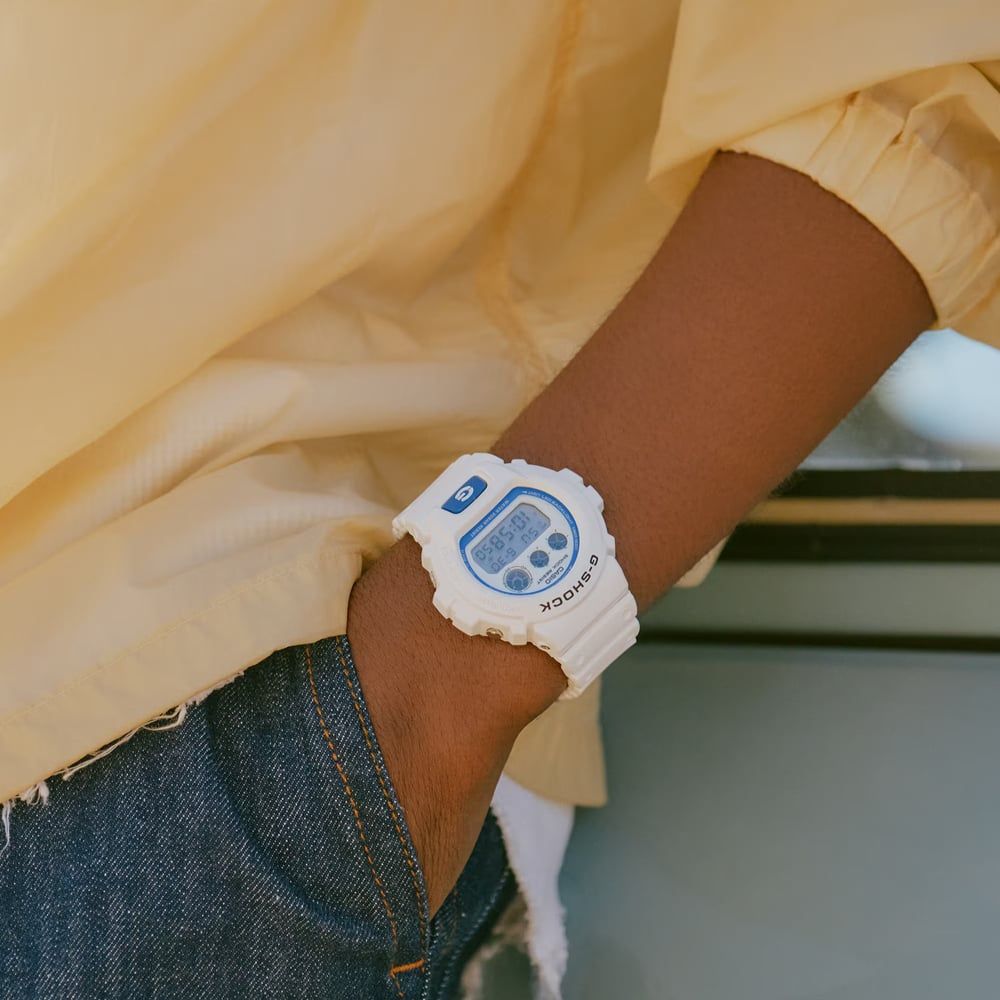 Casio DW-6900HDS-7ER Mens G-Shock White & Blue Digital Watch