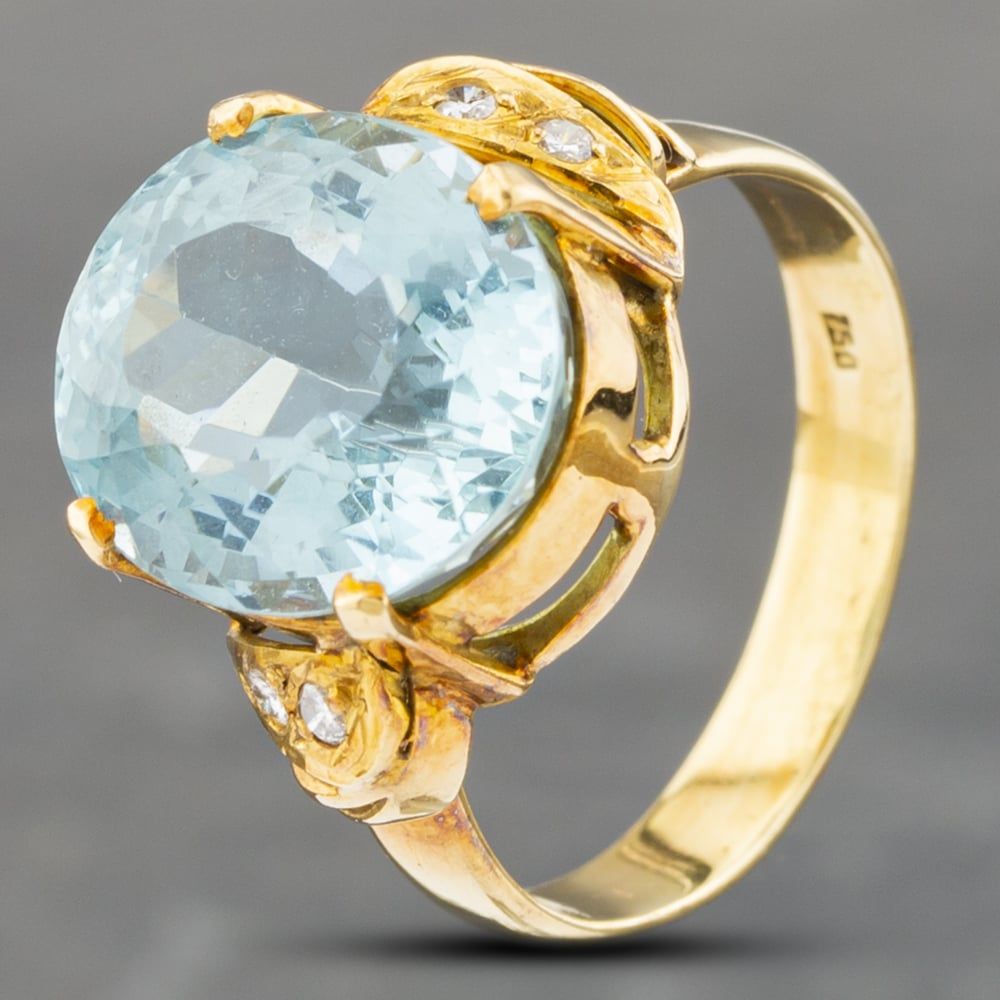 Second Hand 14ct Yellow Gold Certificated 7.25ct Aquamarine & 0.06ct Brilliant Cut Diamond Oval Dress Ring 43401014 - thbaker.co.uk Second Hand 14ct Yellow Gold Certificated 7.25ct Aquamarine & 0.06ct Brilliant Cut Diamond Oval Dress Ring 43401014 - thbaker.co.uk