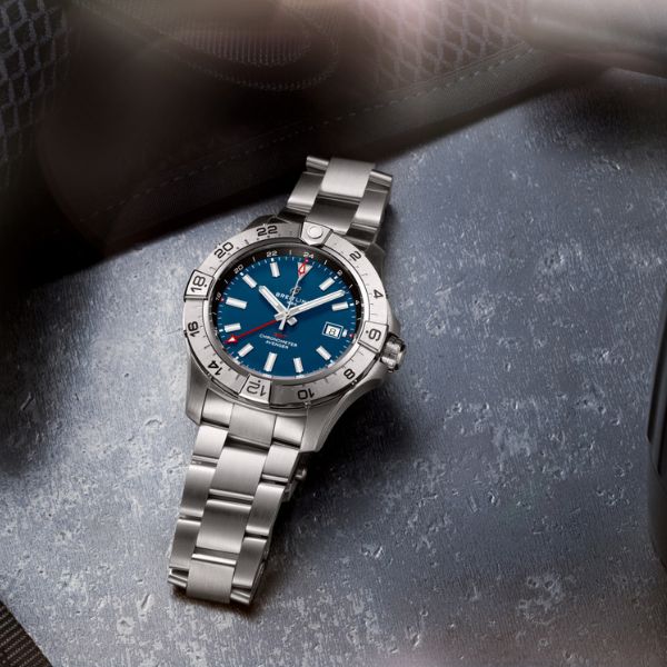 BREITLING AVENGER AUTOMATIC GMT 44