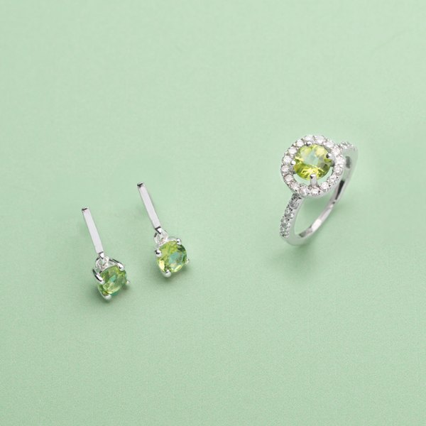 Birthstone_of_August_Peridot