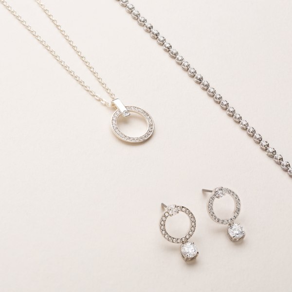 Bridal_Jewellery_Trends_Delicate_Jewellery