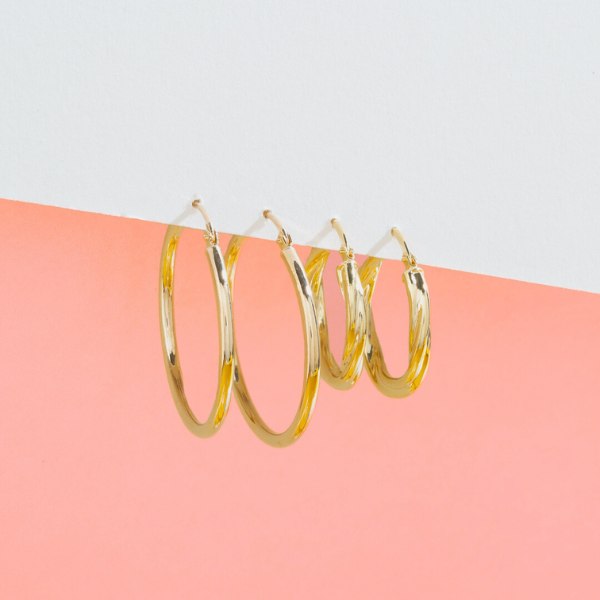 Chunky_Gold_and_Oversized_Hoop_Style_Earrings