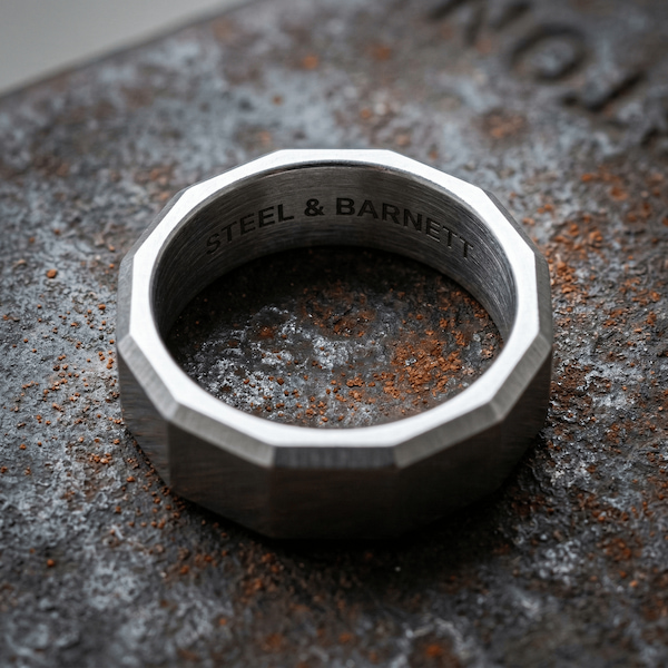 STEEL & BARNETT Steel & Barnett Arc Stainless Steel Wide Facet Band Ring