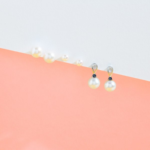 Modern_Pearls_with_a_Twist