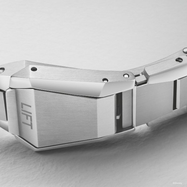 Oris_X_Miss_Piggy_Edition_Bracelet_Lift_Clasp