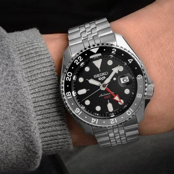 Seiko Mens 5 Sports ‘Black Grape’ on wrist