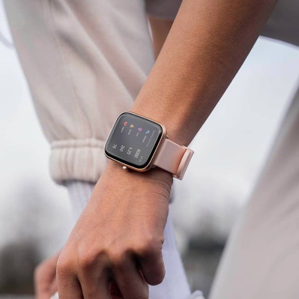 Shop_Christmas_Gifts_under_£200_Smartwatch