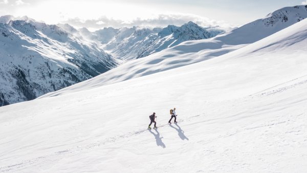 Snowy_Outdoor_Adventure