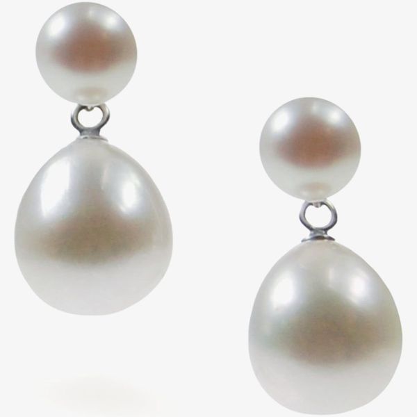 Style Wearing Pearl Earrings