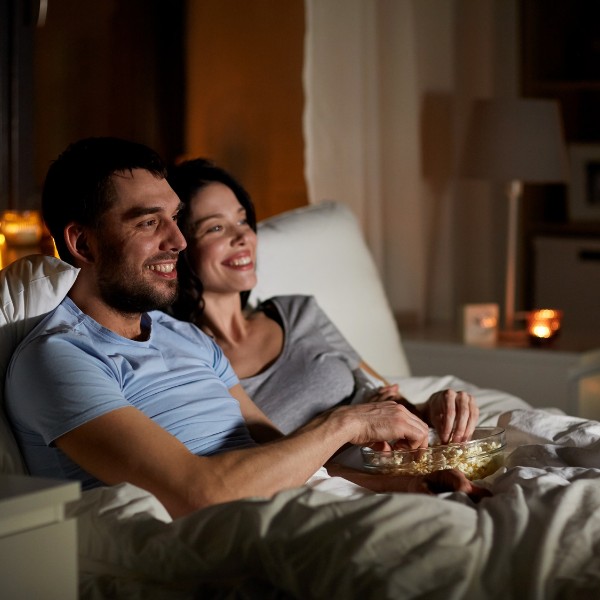 Valentines_Day_Proposal_Idea_Cosy_Movie_Night_Surprise_at_home