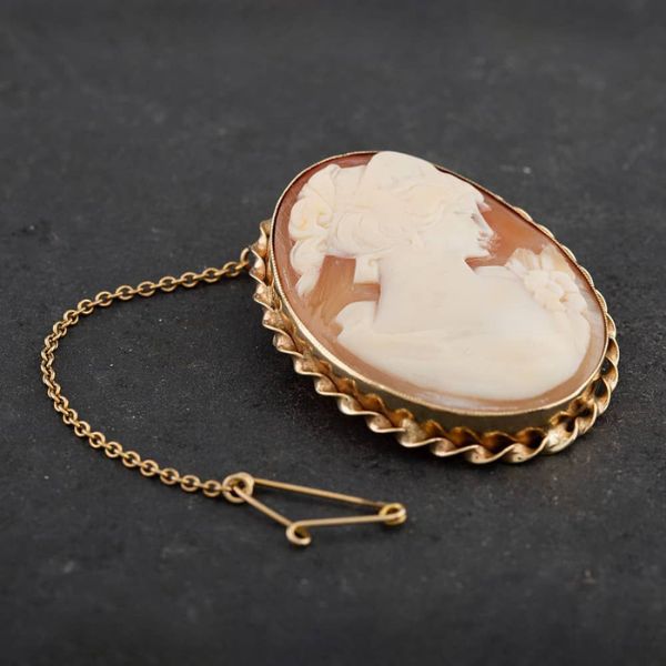 Vintage_Inspired_Brooches