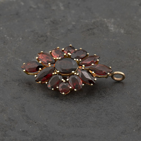 Second Hand 9ct Yellow Gold Garnet Oval Marquise Cluster Design Brooch